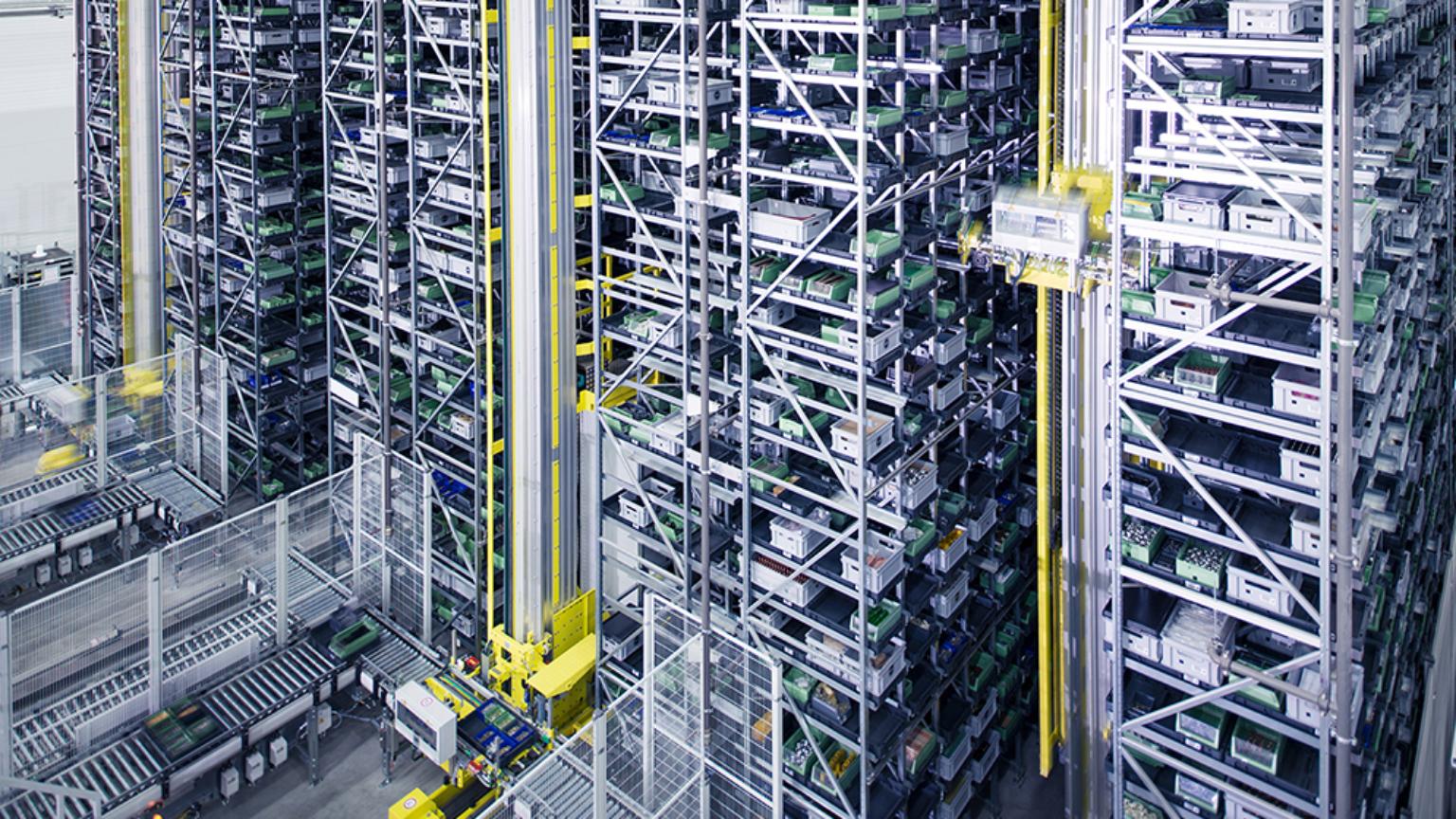 AKL Gangansicht mit Regalbediengerät